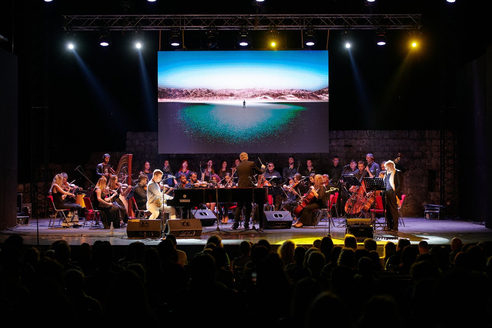 Sapphire Adizes performing live with orchestra
